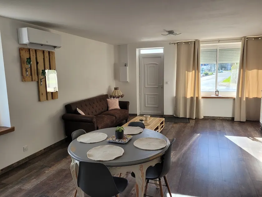One-bedroom ground-floor apartment in city center Parking and Wi-Fi - Image 1