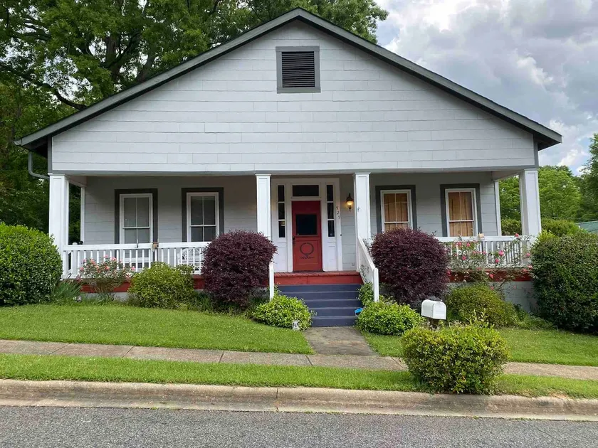 Historic Downtown Northport! 2.5 miles to UA - Image 1