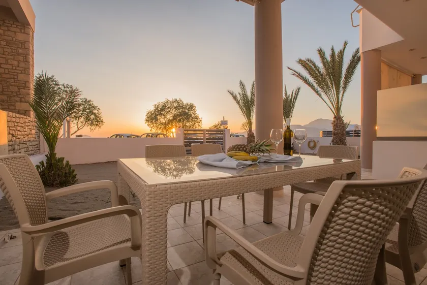 Kalamaki Riviera Deluxe Apartment - Image 1