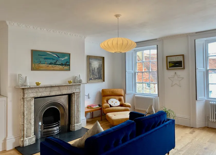 Stunning Georgian Flat in The Heart of Midhurst Old Town - Image 1