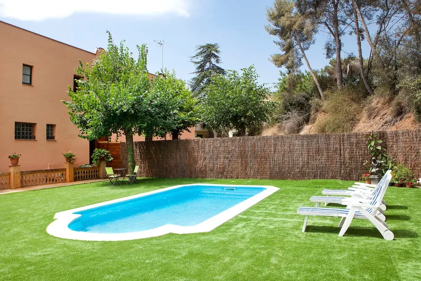 NICE HOUSE WITH PRIVATE POOL - Image 1