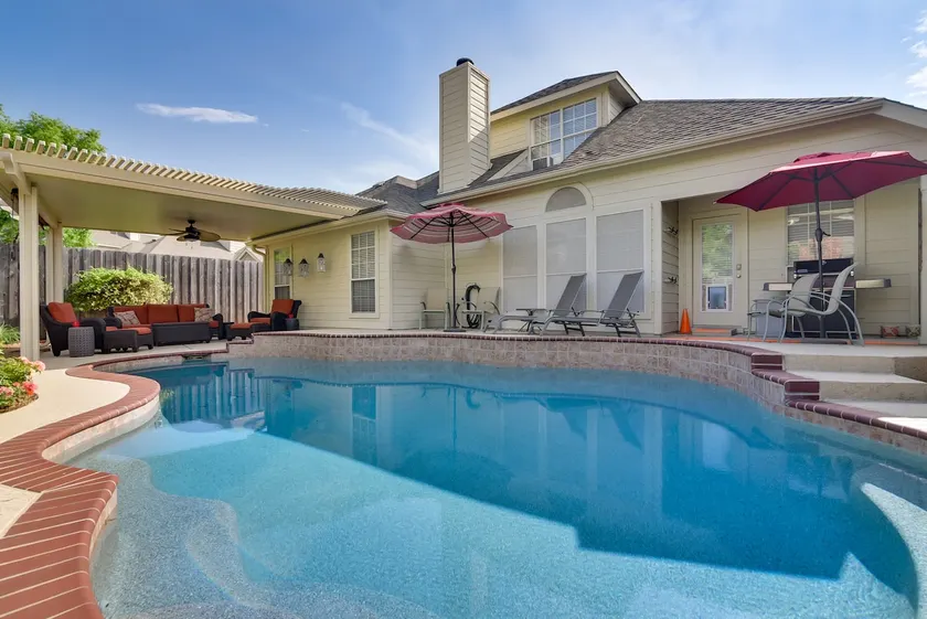 PRIVATE POOL w/Full Amenities in Mansfield & near Joe Pool LK - Image 1