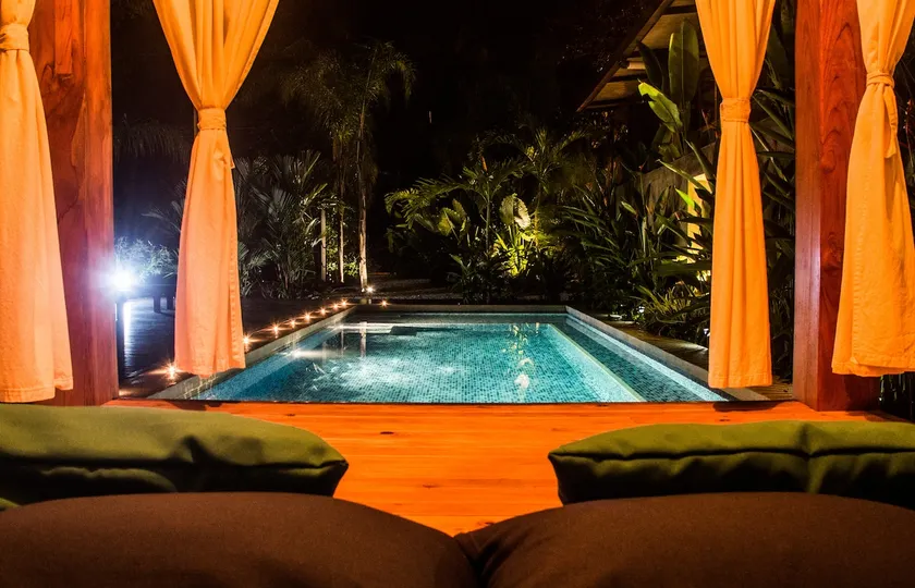 Beachside Apartment with pool & full kitchen - Image 1