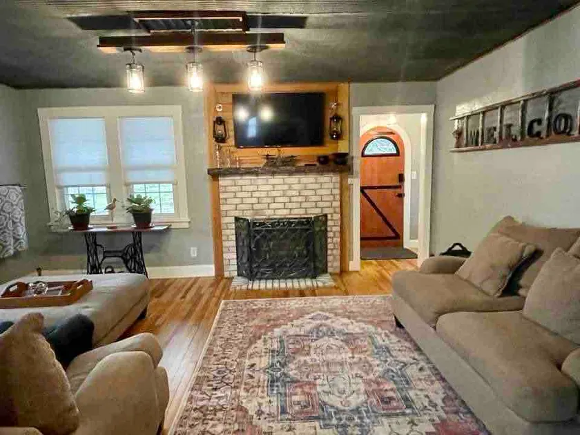 MorLy Cottage Downtown - Image 1