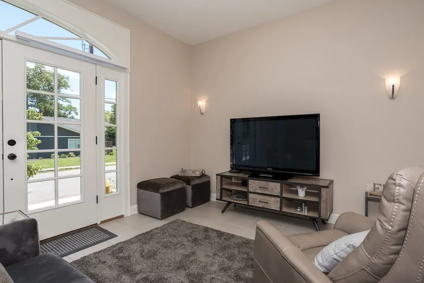 Beautiful Newer Condo in DT Bentonville! - Image 1
