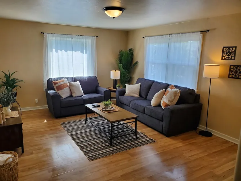 2bdrm House: Quiet Neighborhood - Image 1