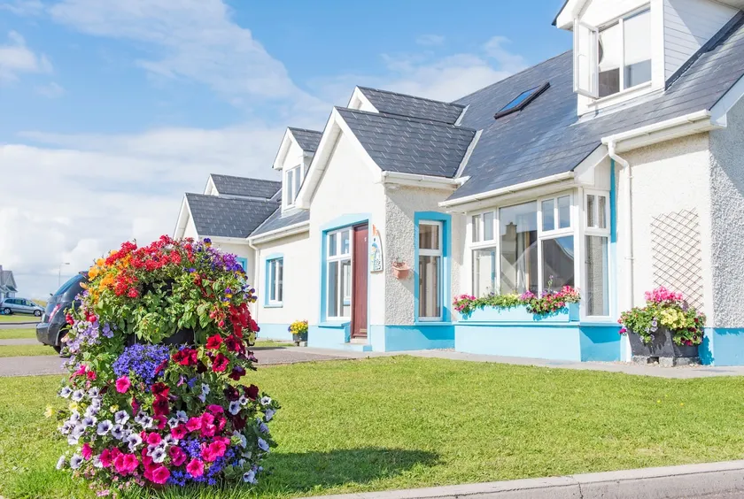 Portbeg 4 bedroom semi detached house - Image 1