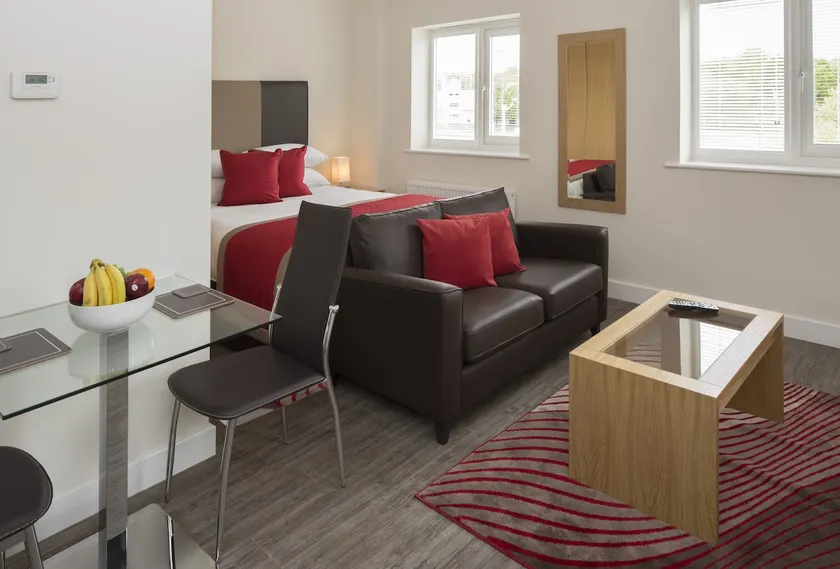 Deluxe Studio Apartment at Beneficial House by House of Fisher - Image 1