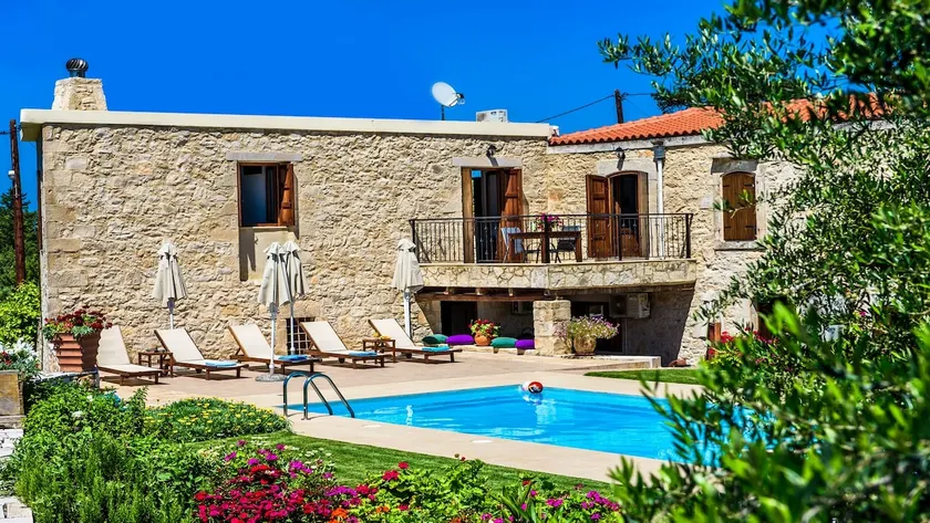 Spacious stonebuilt villa in a tranquil setting! - Image 1