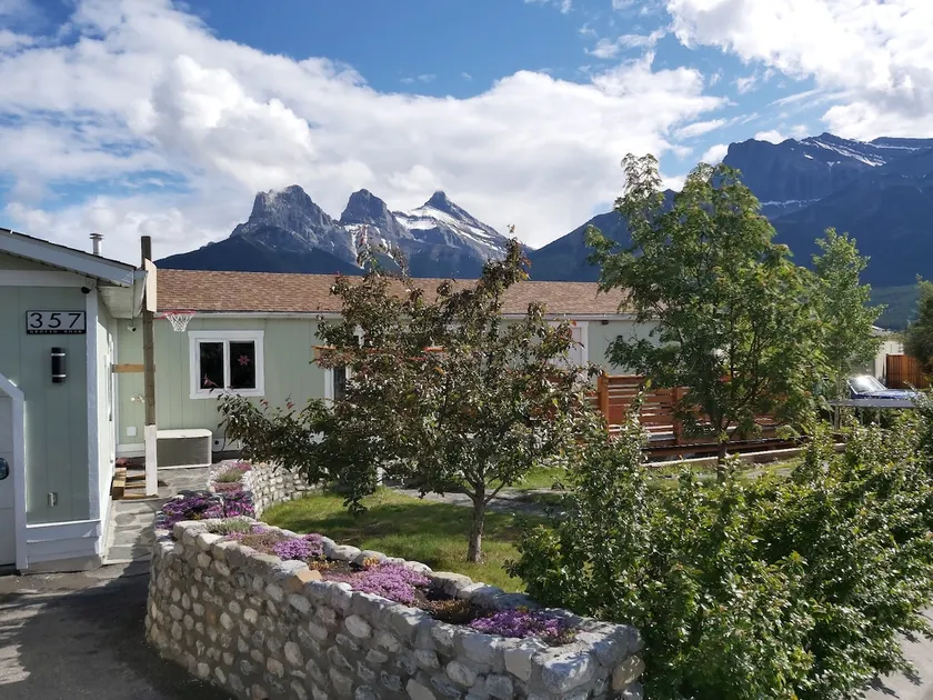 Large, private, self-contained suite in Canmore - Image 1