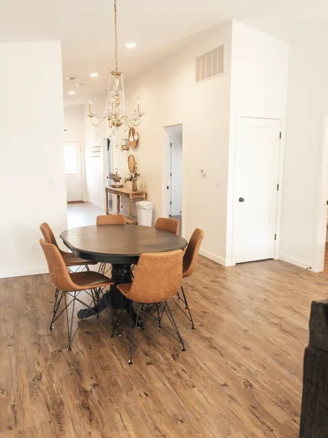 spacious, new-construction DOWNTOWN apartment - Image 1