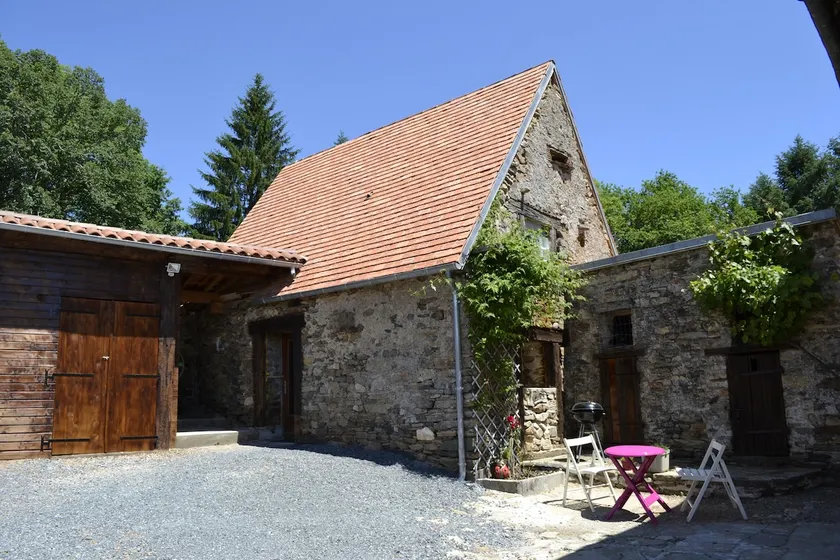 Small stone house in Jumilhac-le-Grand. - Image 1