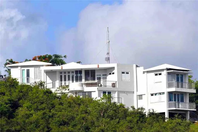 Caribbean Villa 2 to 10 guest - Image 1