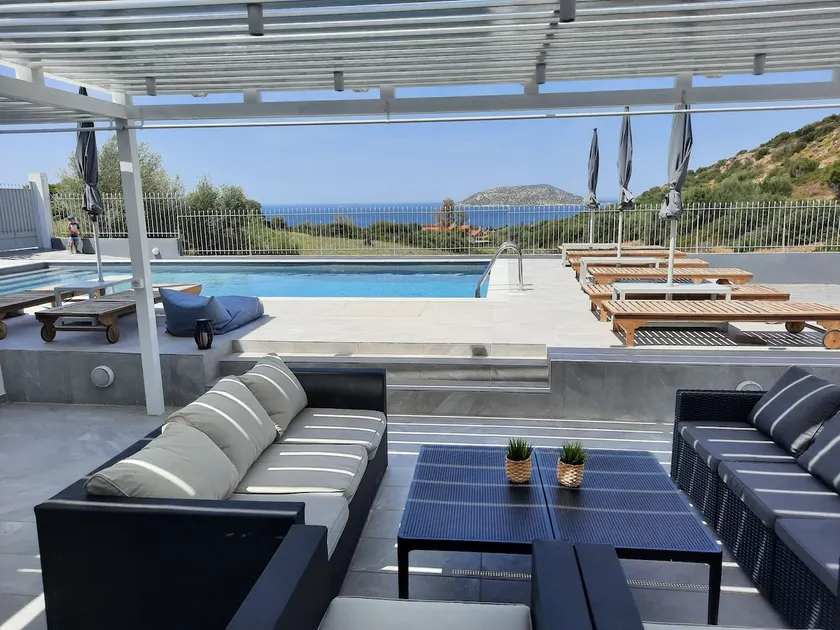Villa White & Grey Thymari - Image 1