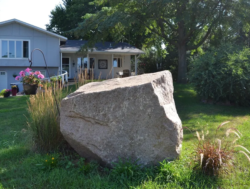 Prairie Rock Suite Sioux Center IA NO cleaning fee - Image 1