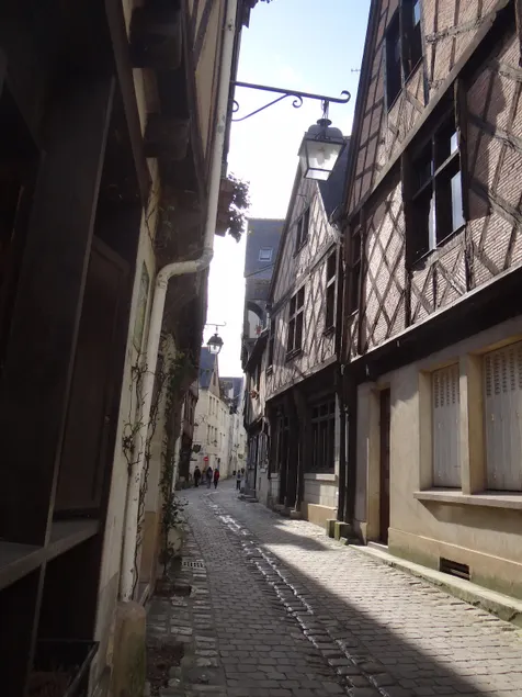Medieval house in medieval quarter - Image 1