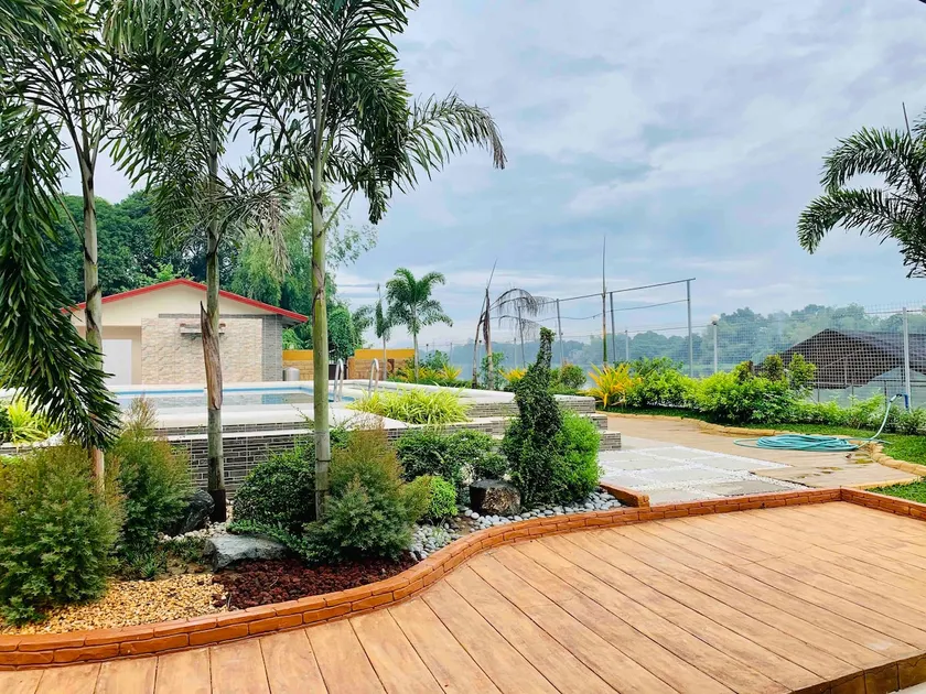 La Riviere Riverside Resort - Image 1