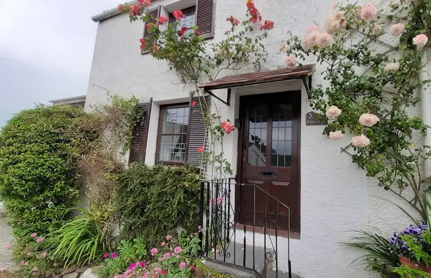 Extended Fishermans cottage with stunning sea views - Image 1