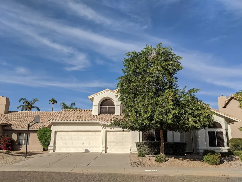Spacious 5BR, private pool, near Mayo Clinic - Image 1