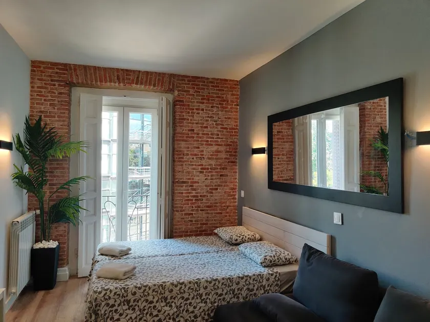Top Location-Bright -WiFi-A/C - Image 1