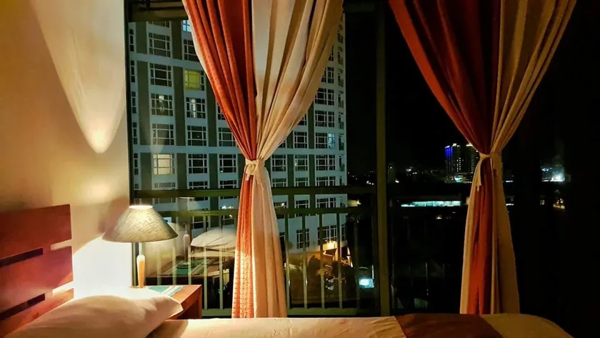 ORTIGAS 2 Br Corner Unit With 2 Queen Across Shangrila - Image 1