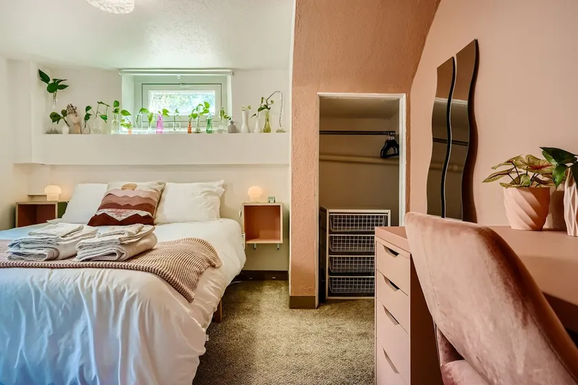 Showy apartment in Sloans Lake - Image 1