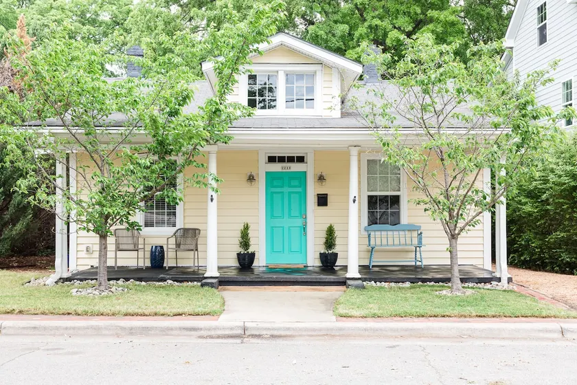 The City Cottage, pet friendly, walk to shops, food & NCSU - Image 1