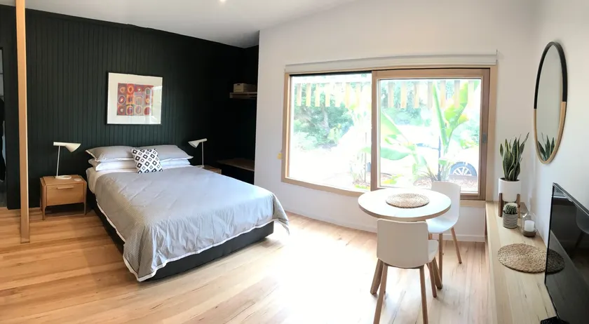 Architecturally designed modern beach hideaway - Image 1