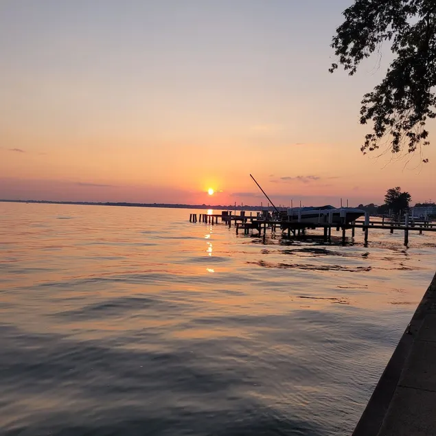 Graber's Lake Getaway- Clean and Beautiful! Great Work from home location!  - Image 1