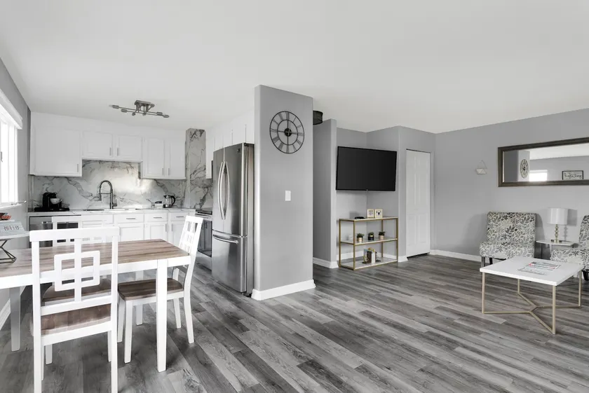 New remodeled unit next to Downtown at Westchester - Image 1