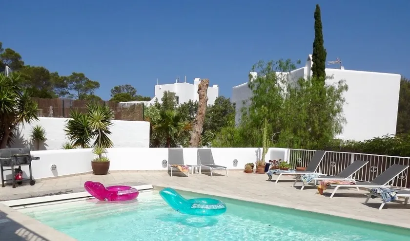 Lyxvilla med privat uppvärmd pool och havsutsikt, 5 minuters promenad till stranden - Image 1