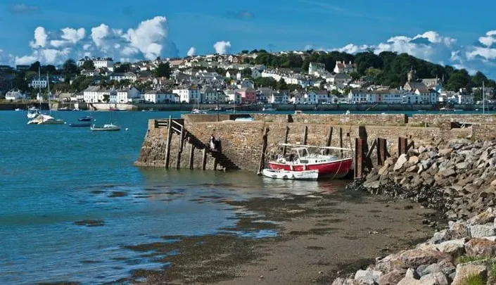 Devon Holiday Cottage on the waters edge - Image 1