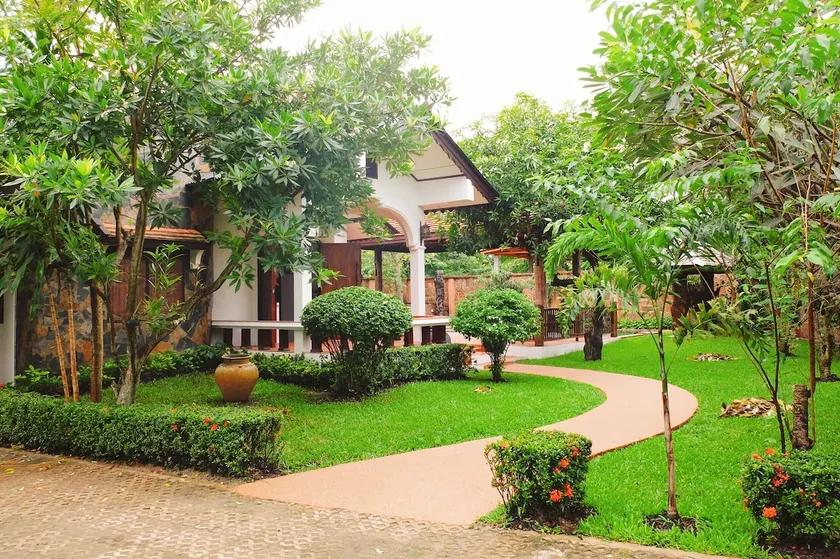 1000sqm Thai Style Teak Wood Villa 1000平米泰式柚木別墅 - Image 1