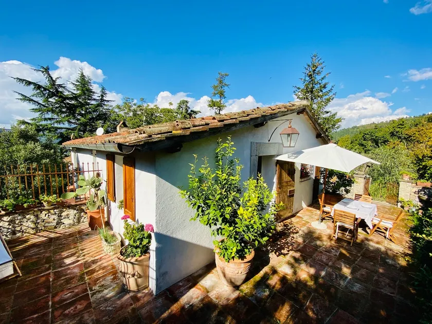 Tuscan cottages in an ancient villa with a garden - Image 1