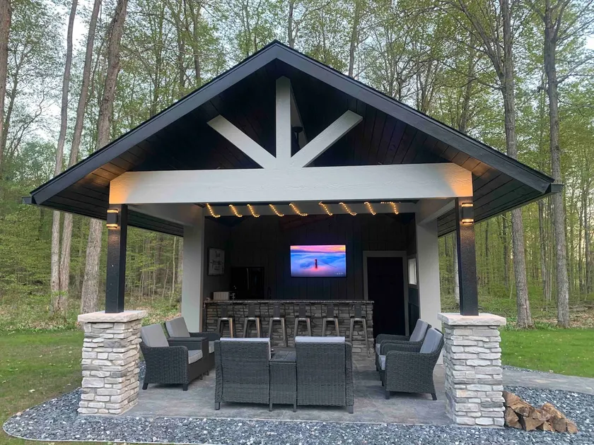 The 19th hole at Crystal Mt 5 bedroom 24hr shuttle - Image 1