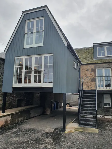 Spacious and bright holiday home in Newburgh. - Image 1