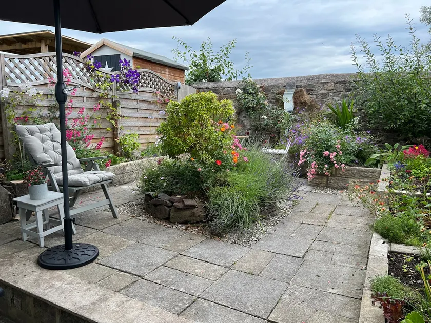Central Llandovery Cottage with Garden - Image 1