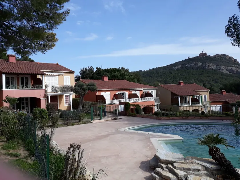3* Waterfront, Beaches, Pool, Village Within Walking Distance - Image 1