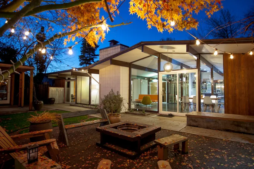 Mid Century Modern Home - Image 1