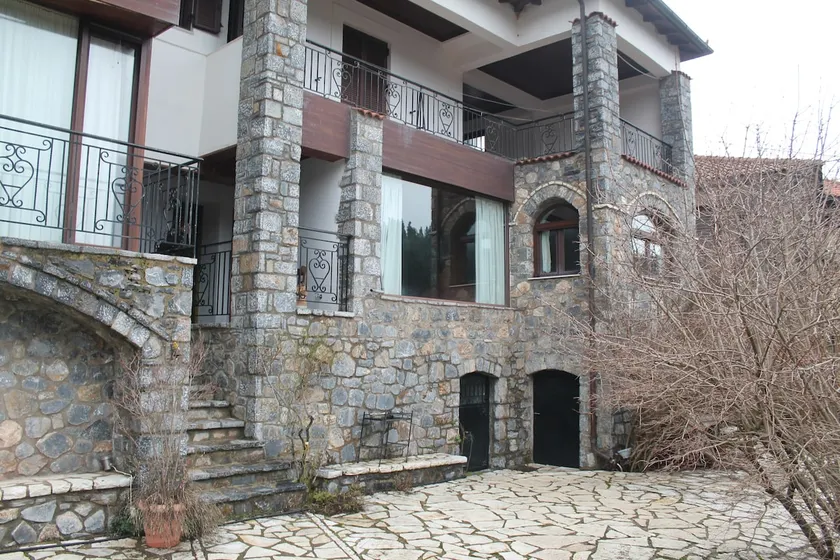 Elati's traditional and cosy home - Image 1