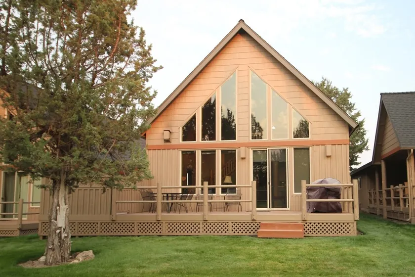 Cozy 3 bdrm + loft Eagle Crest Chalet w/ Hot Tub! - Image 1