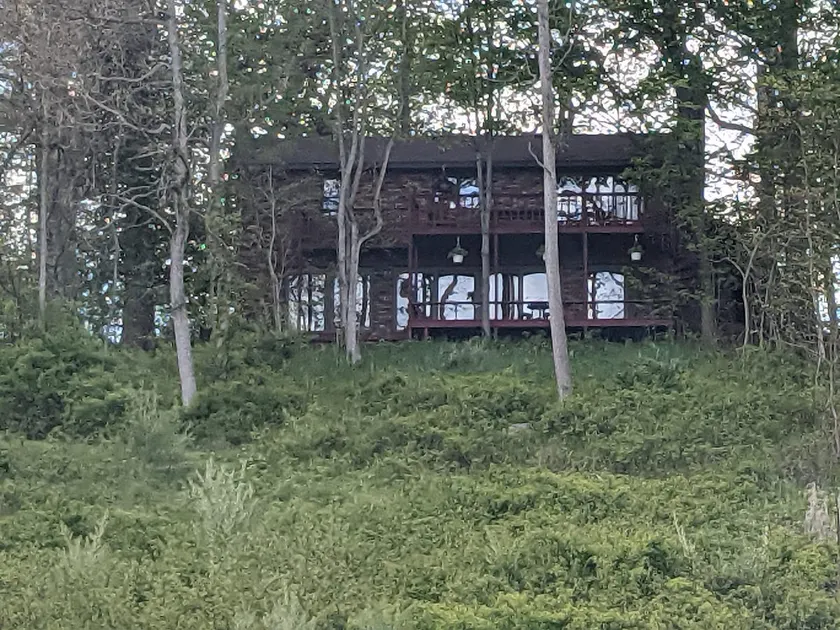 Secluded forest retreat with view - Image 1