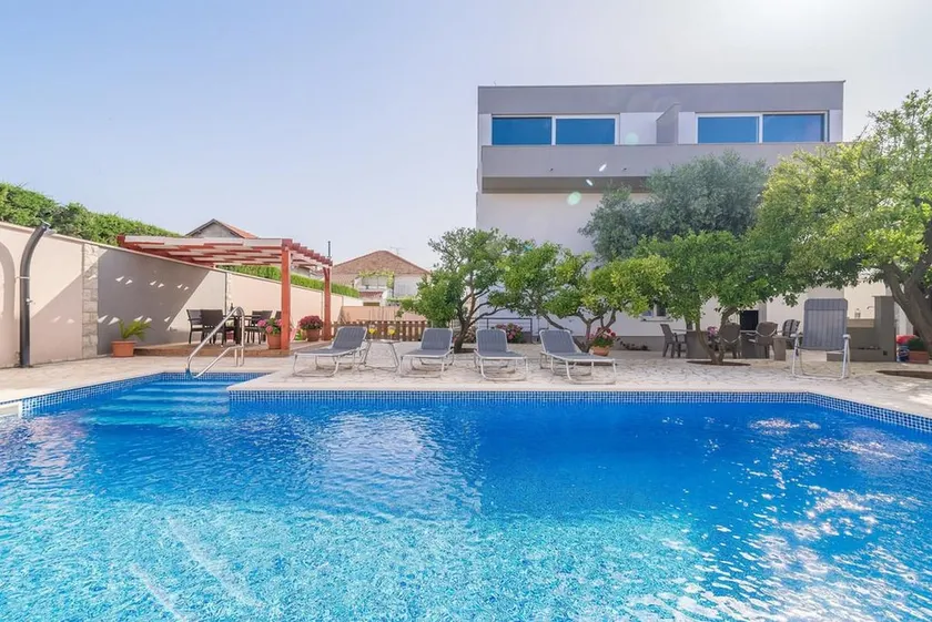 Apartments Villa Odesa with shared pool - Image 1