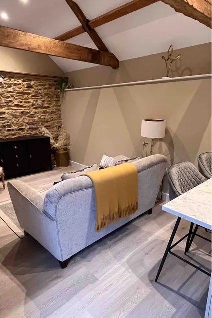 Luxurious Retreat with private parking - Image 1