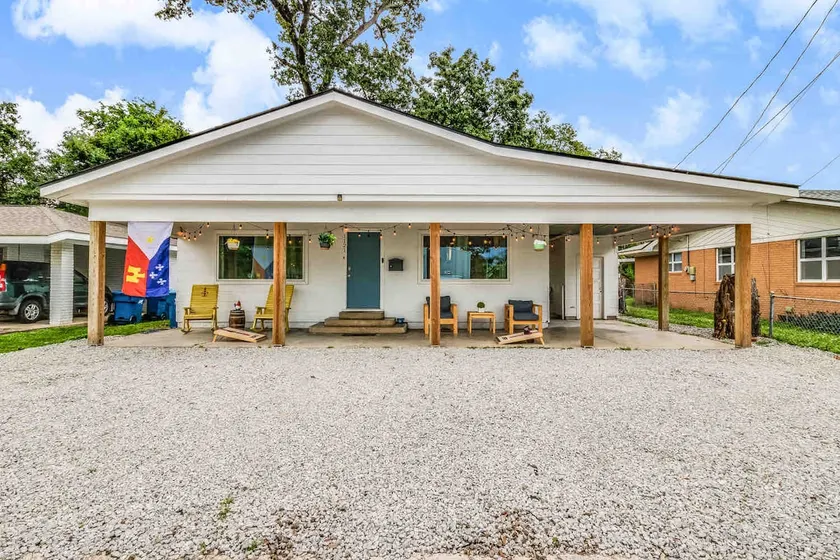 4 Bedroom Oasis - Middle of Downtown Lafayette - Image 1