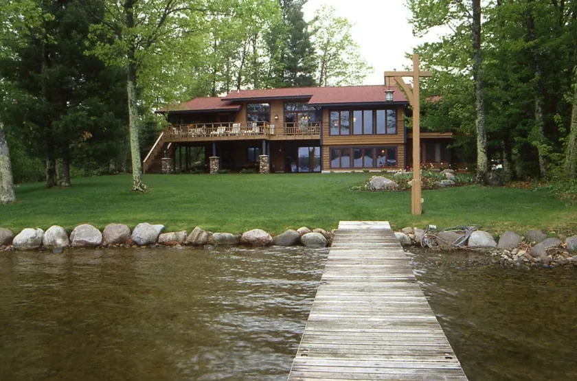 Hayward Luxury Bungalow Lake Retreat Home - Image 1