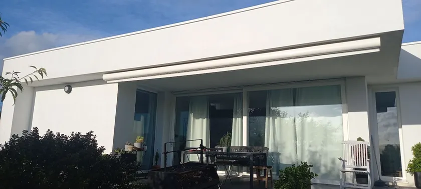 House with a pool - Image 1