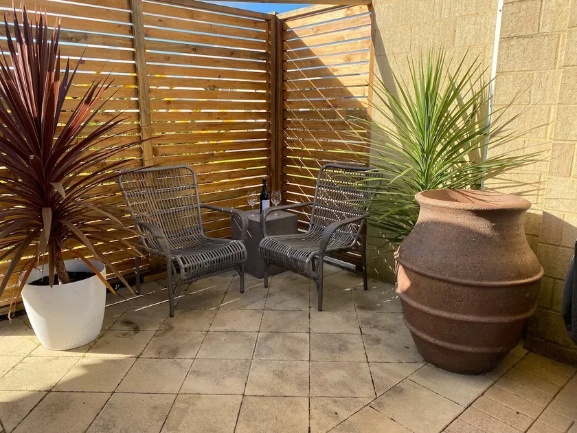 Beachside villa with your own private courtyard - Image 1