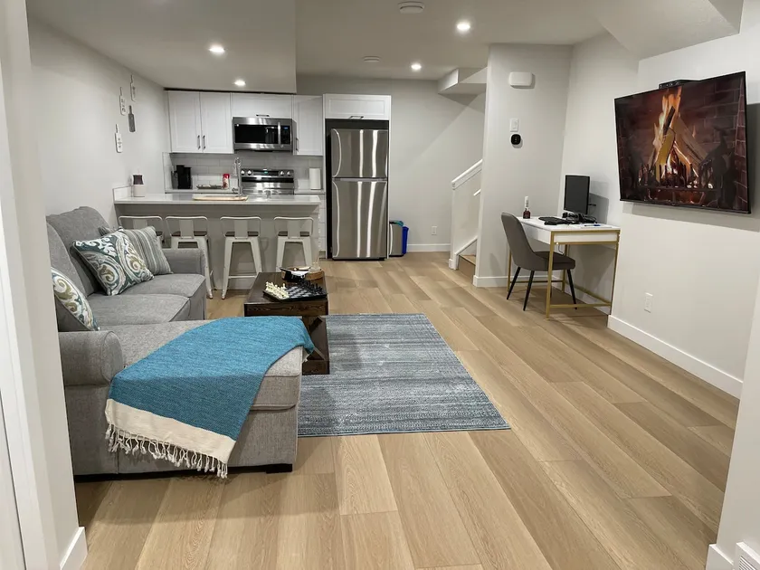 Stunning Pristine Private Suite: No cleaning fees - Image 1