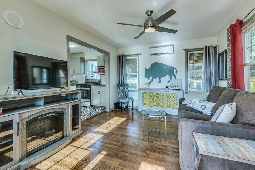 1904 WillowTree Cottage OCU / Plaza / Paseo - Image 1